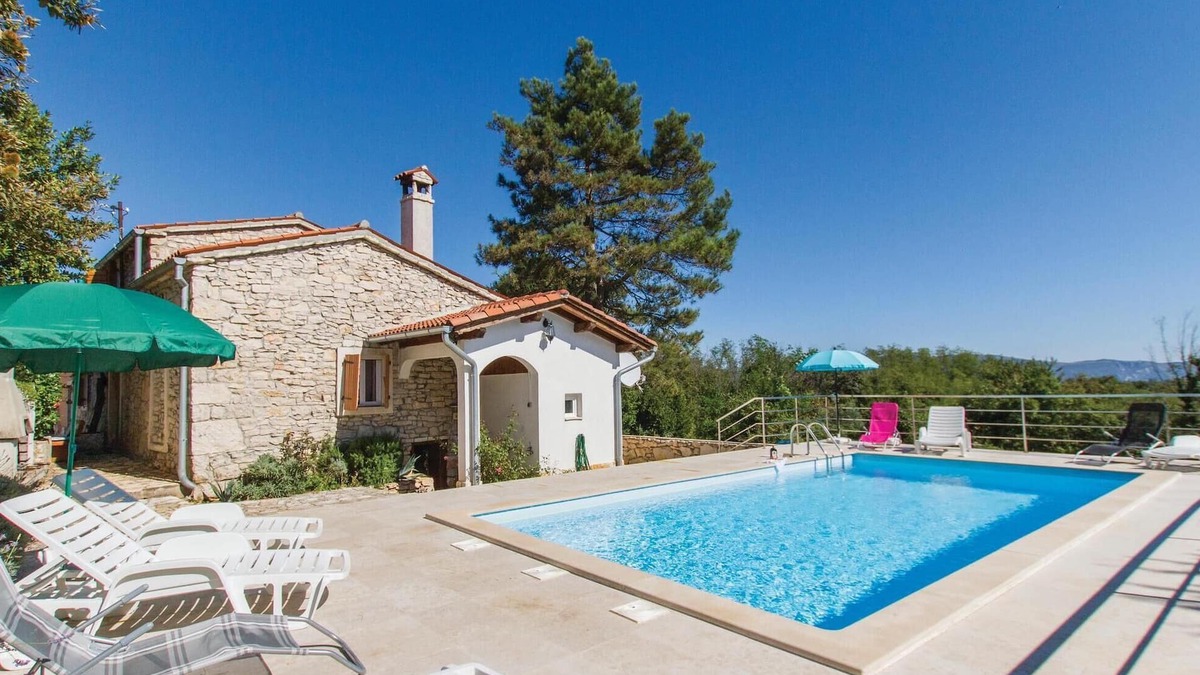 Martinski House | 4 bedroom stunning home in Martinjski