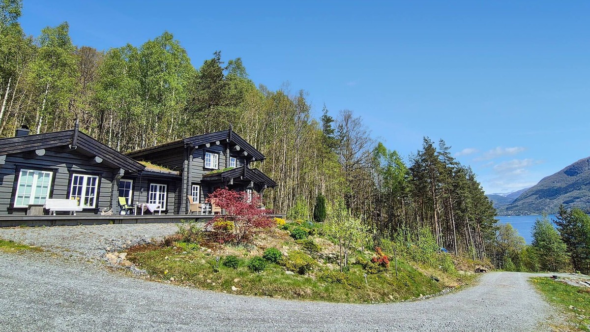 Hardangerfjord House | 4 bedroom stunning home in Tørvikbygd