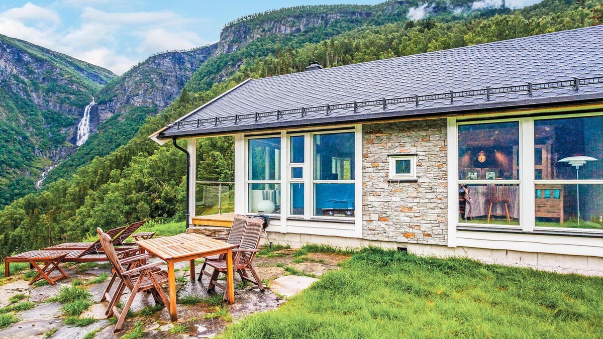 Luster House | 4 bedroom stunning home in Skjolden