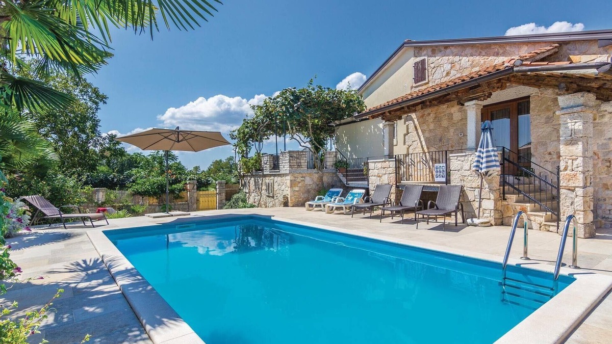 Gracisce House | 4 bedroom stunning home in Puzari