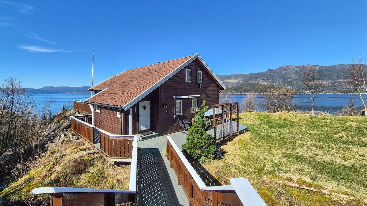 Suldal House | 4 bedroom stunning home in Hebnes