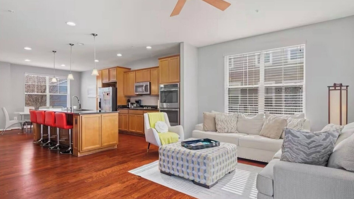 Northeast House | 4-bedroom townhome in amazing Washington with AC, WiFi