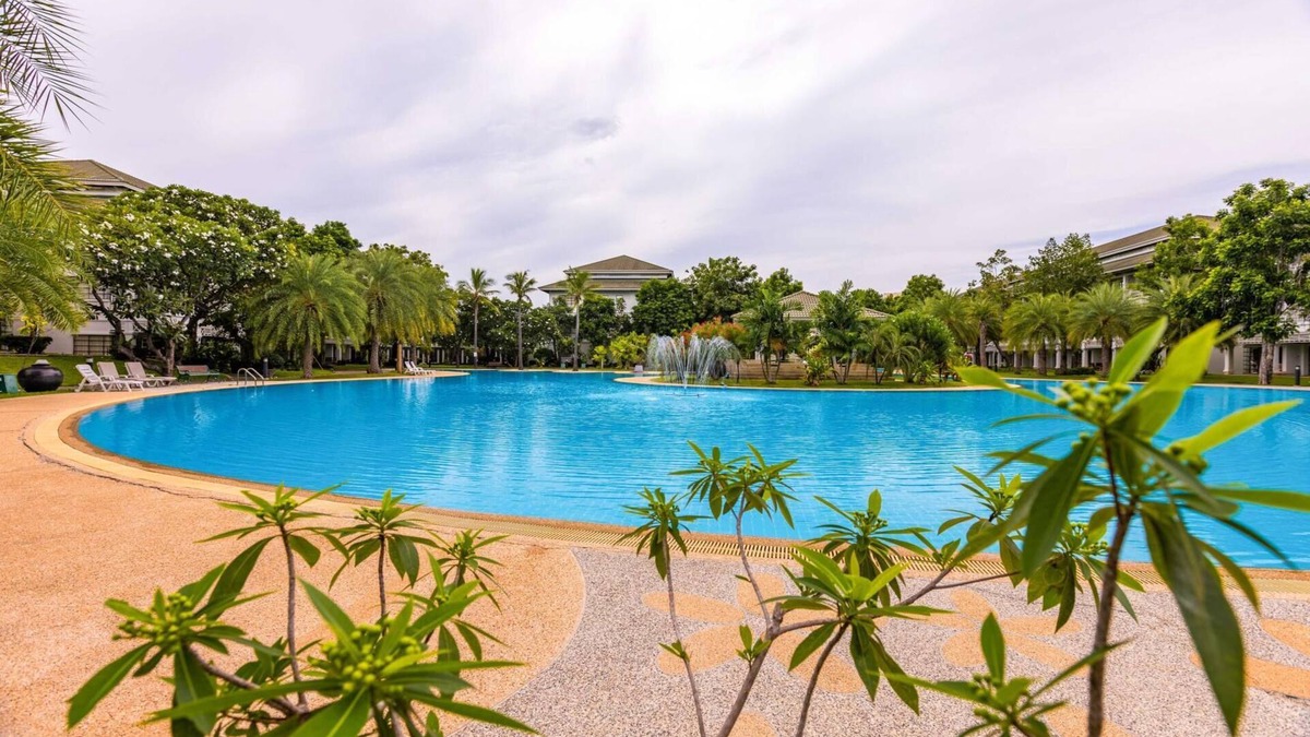 Khao Takiab House | 4 Bedroom Townhouse in Great Location (BSS)