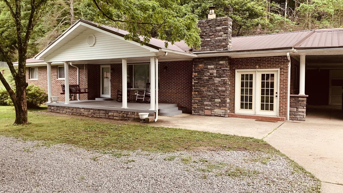 Williamson House | 4 bedroom Trail House in Williamson, WV