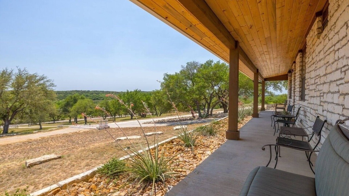 Round Mountain House | 4-bedroom vacation home just 15-minute walk to Hamilton Pool Preserve