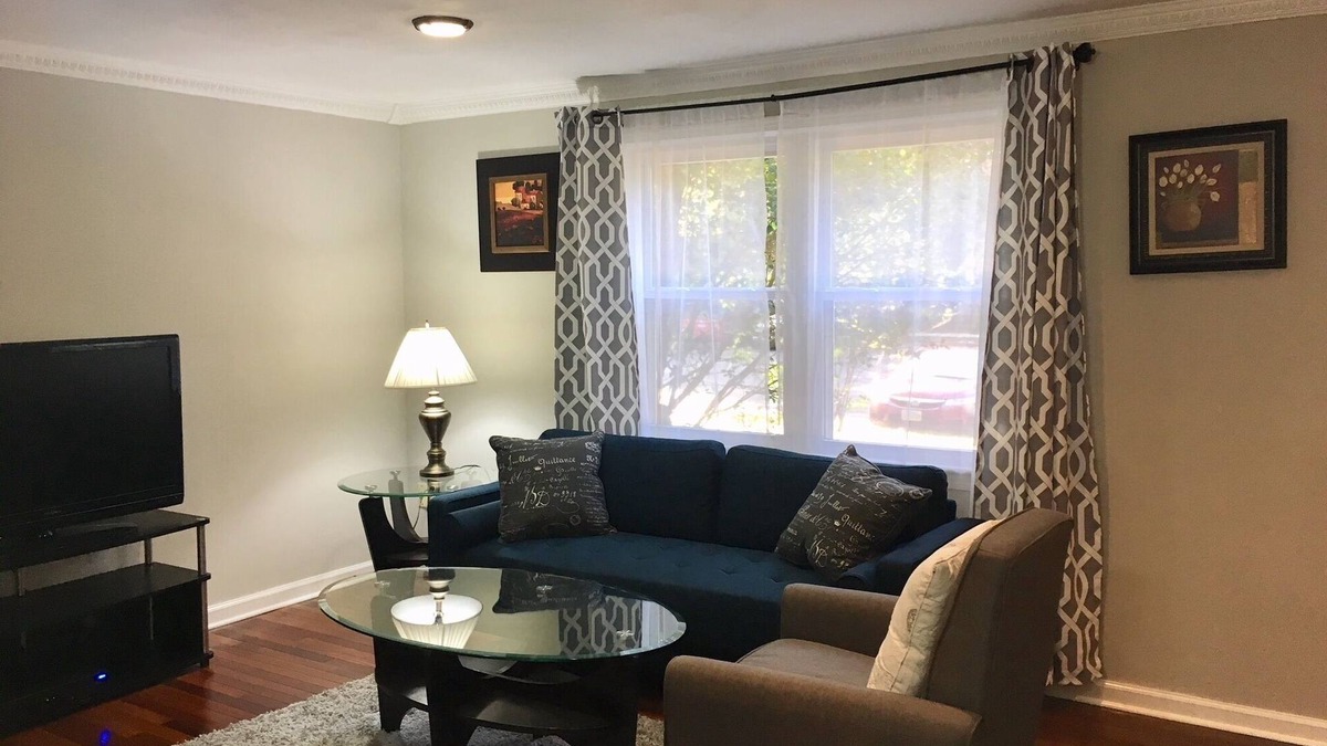 Merrifield House | 4-bedroom vacation home just 9 minutes drive to Tysons Corner Center