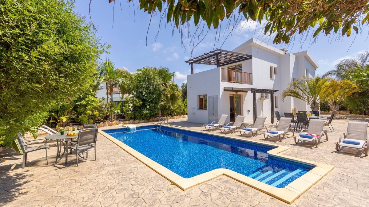 Ayia Thekla Villa | 4 bedroom villa in Agia Thekla
