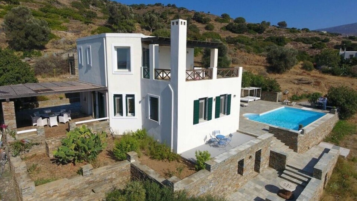 Pitrofos Villa | 4 Bedroom villa in Andros overlooking the Aegean Sea