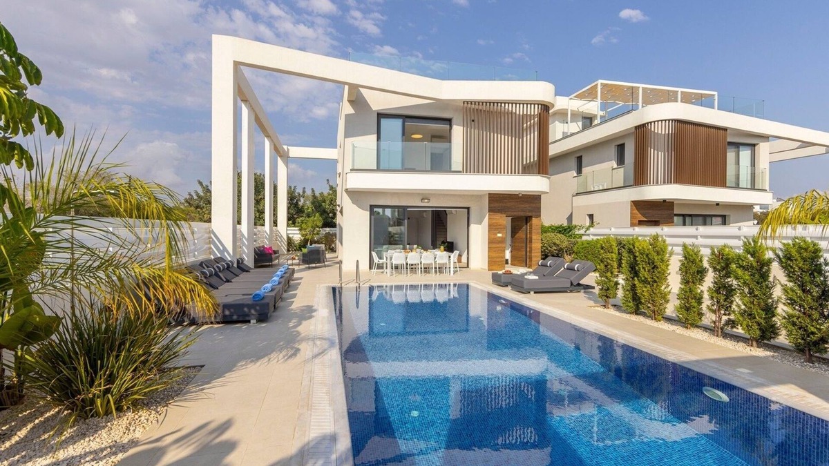 Ayia Napa Villa | 4 bedroom villa In Nissi beach