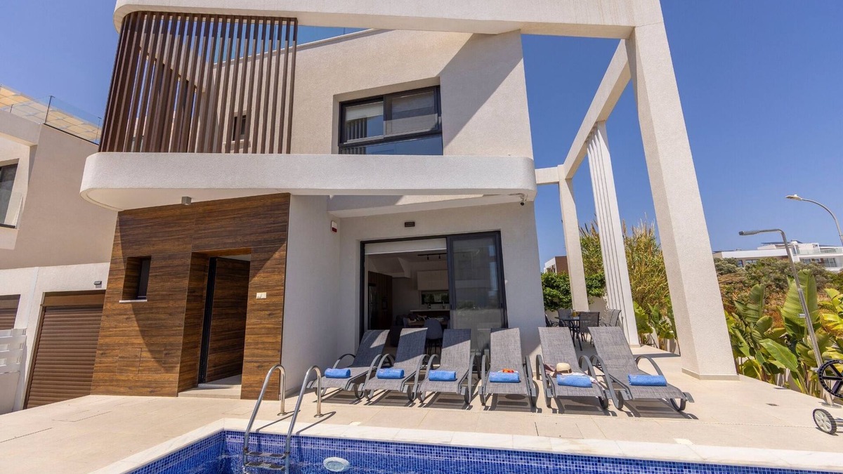 Ayia Napa Hotel | 4 bedroom villa In Nissi beach