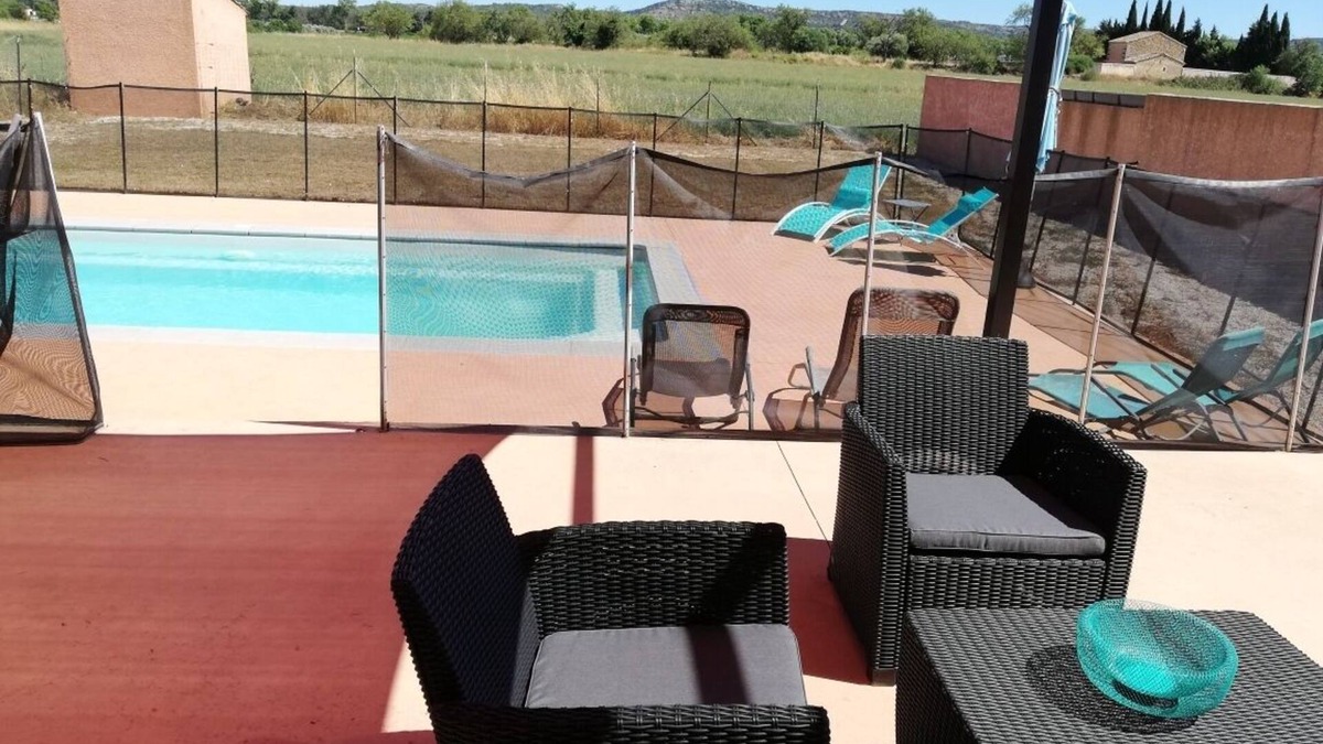 Cournonsec House | 4-bedroom villa, open view over fields, swimming pool, enclosed garden