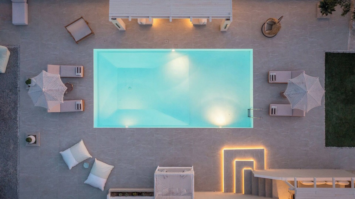 Adamas Villa | 4-Bedroom Villa, Private Pool & BBQ, Walking Distance To The Beach!