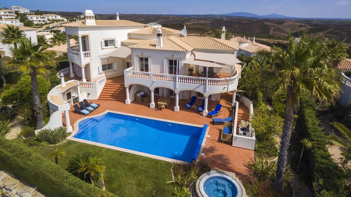 Figueira Villa | 4 bedroom Villa with spectacular views, pool, jacuzzi, sauna, golf, tennis.
