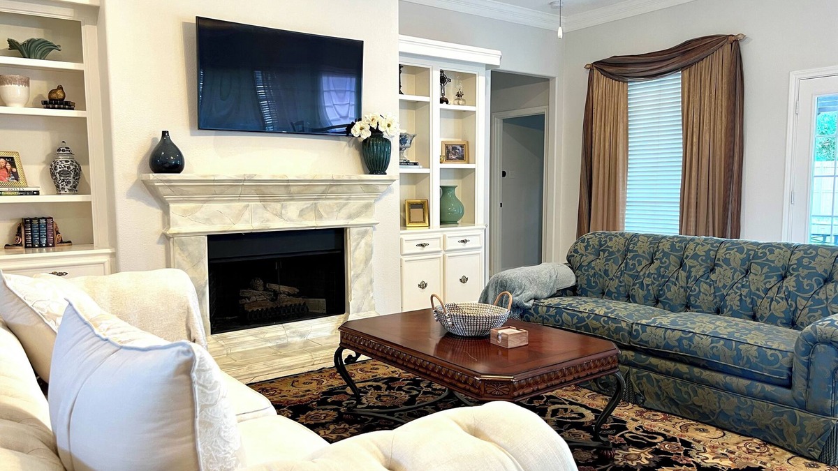 Friendswood House | 4-bedroom with King/Queen/Full Beds Near a Park & Lake
