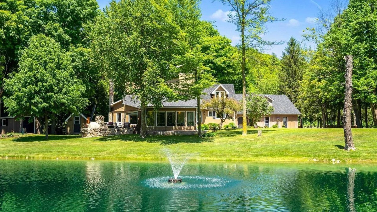 Mulmur Cottage | 4 bedroom with sauna in Mulmur
