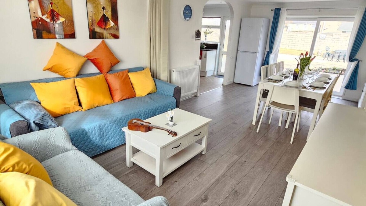 Port Talbot House | 4 Bedrooms/2 Baths, 8 minutes Walk To The Beach