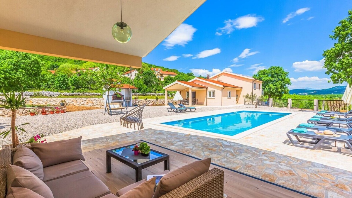 Lovrec Villa | 4 bedrooms, 3 bathrooms, Playground, 4 Mountain bikes, 2.000sqm of well organized private plot with many relaxing corners, only 30km from beaches in Pisak