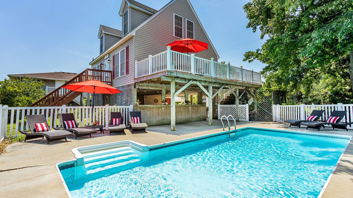 Sandbridge House | 4 bedrooms Cape Cod with pool, 100 yards from the beach