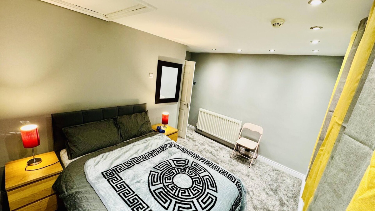 Iverley House | 4 bedrooms Full house Stourbridge Birmingham