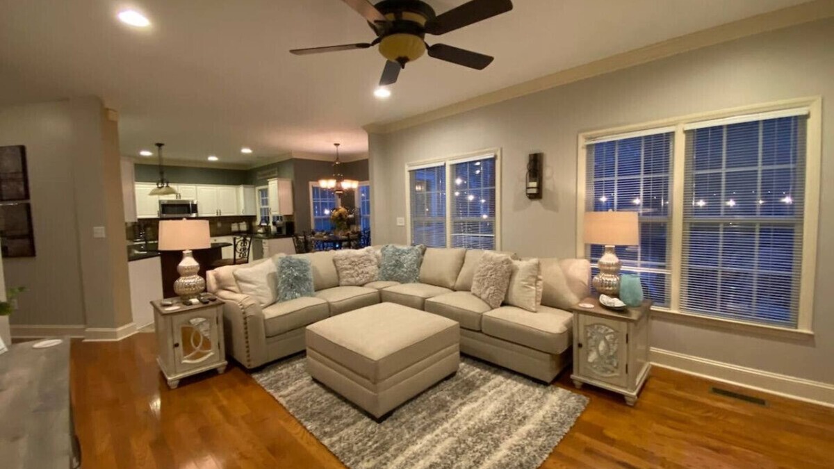 Jamestown House | 4 bedrooms/Hot tub/playground/trails/Market/Wyndham/Coliseum