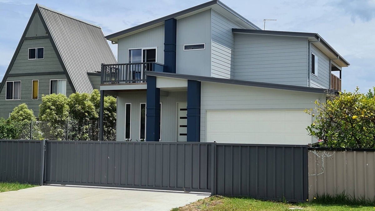 Coronet Bay House | 4 bedrooms, large deck, park views