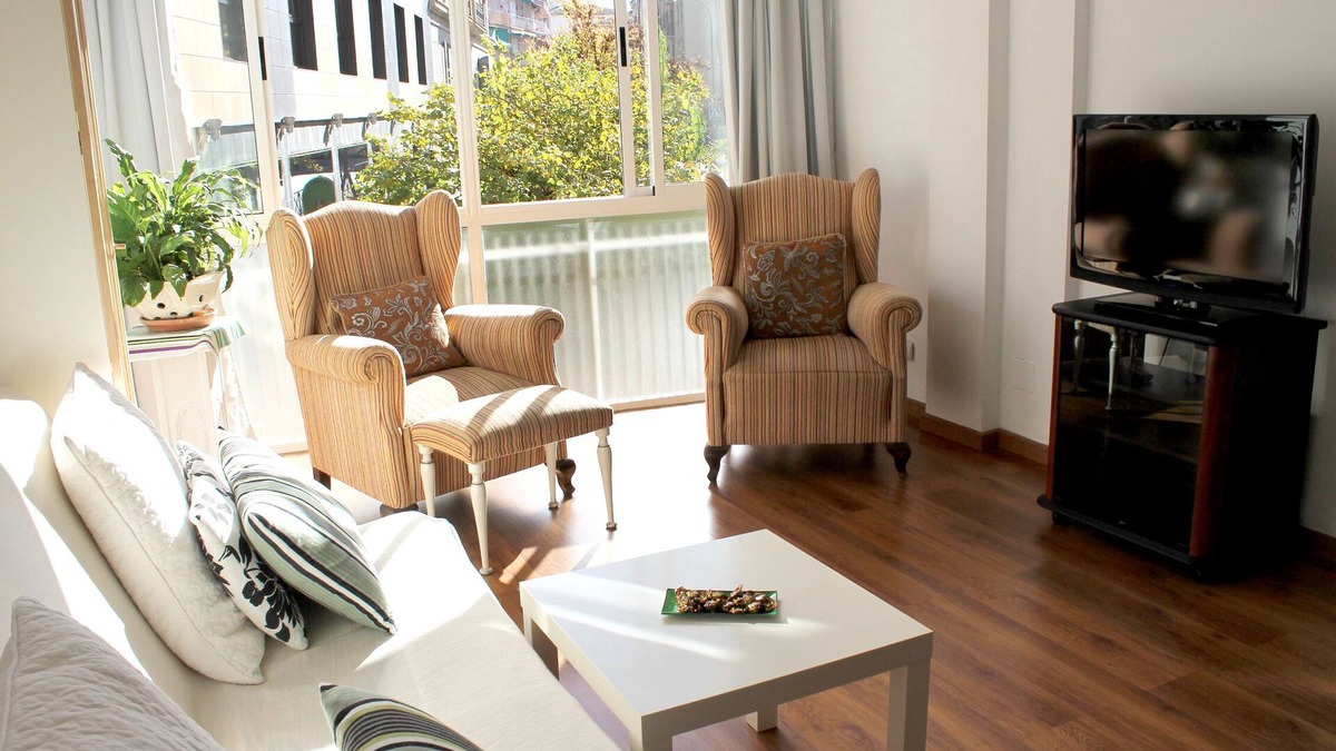 Figares Apartment | 4 Bedrooms NEW!CENTRAL, FULL AIR CO, parking (optional), WIFI, ALL AMENITIES