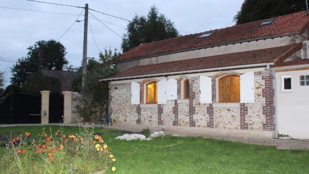 Touquin House | 4 Bedrooms Private Vacation Home In Touquin