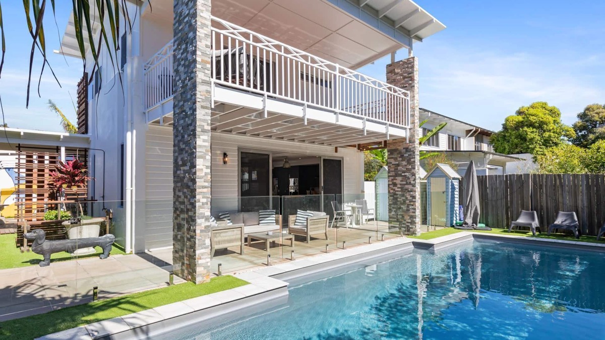 Mount Coolum House | 4 Boardrider Crescent