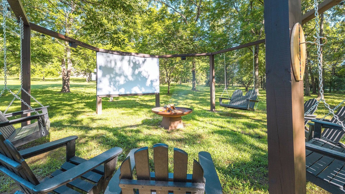 Cape Fair House | 4 BR-Outdoor Theatre-Fire Pit-1/4mile to Marina