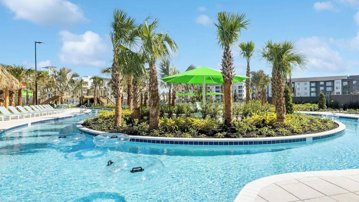 Florida Center Hotel | 4-BR Villa at Villatel Orlando Resort - Arcade Games & Outdoor Entertainment