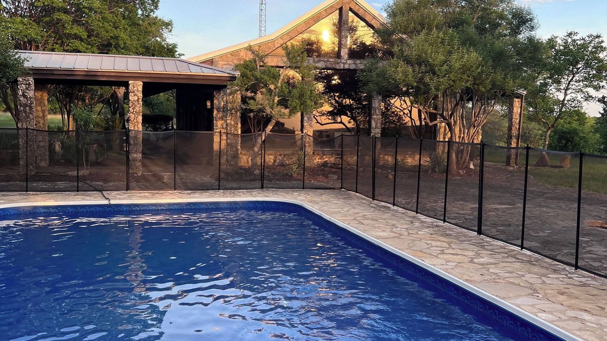 Glen Rose House | 4 BR w/Pool, Views, Farm & Ranch Stay- Flower Farm, Goats, Pigs, Disc Golf!