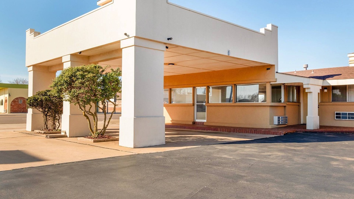 Elk City House | 4 Budget-Friendly Units! FREE Parking, Minutes to National Route 66 Museum