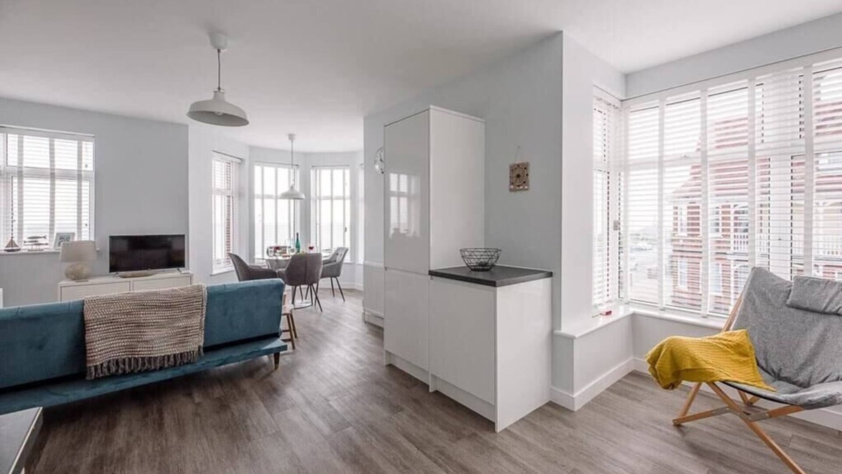 Felixstowe Apartment | 4 Buregate House, Felixstowe - Sea view apartment
