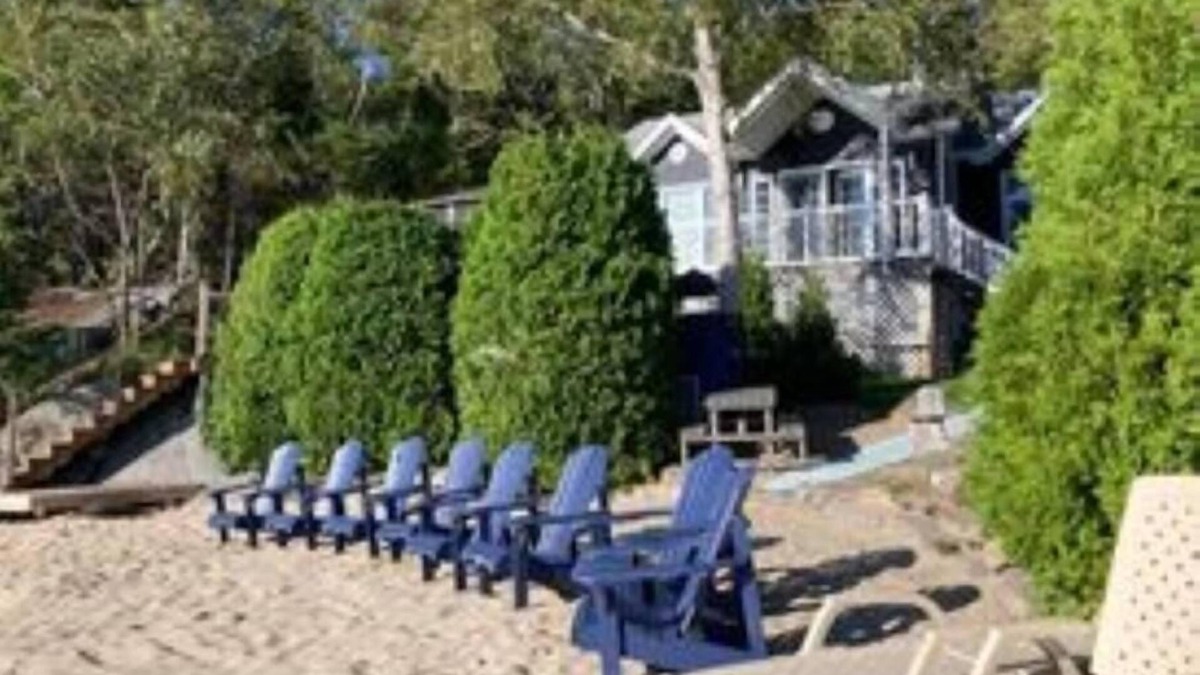 Lac-Saint-Jean-Est Regional County Municipality House | 4-Chalet/beach/kayaks/dock on the shore of Lac-St-Jean