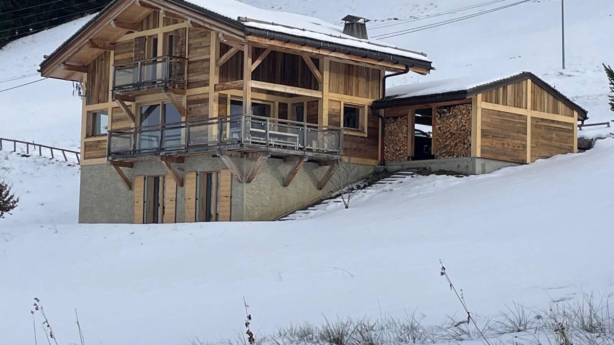 Notre-Dame-de-Bellecombe Ski Chalet | 4*contemporary chalet with breathtaking views, 350 m ski lift, in the heart of the diamond area