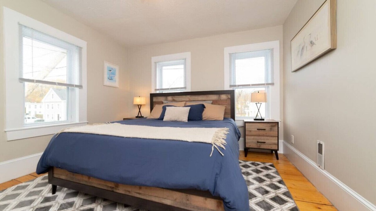Amesbury Apartment | 4 Corners At Amesbury Downtown Pet Friendly
