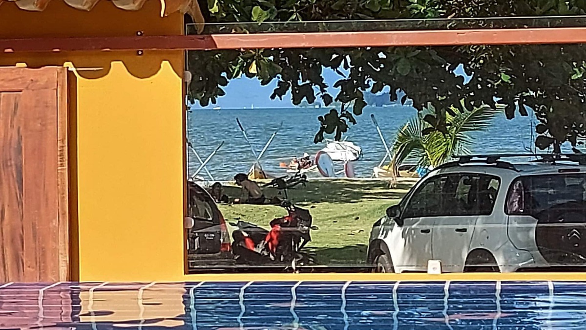 Jabaquara House | 4 en-suites,pool, BBQ, beach front, 14 people, 1.3km from old center
