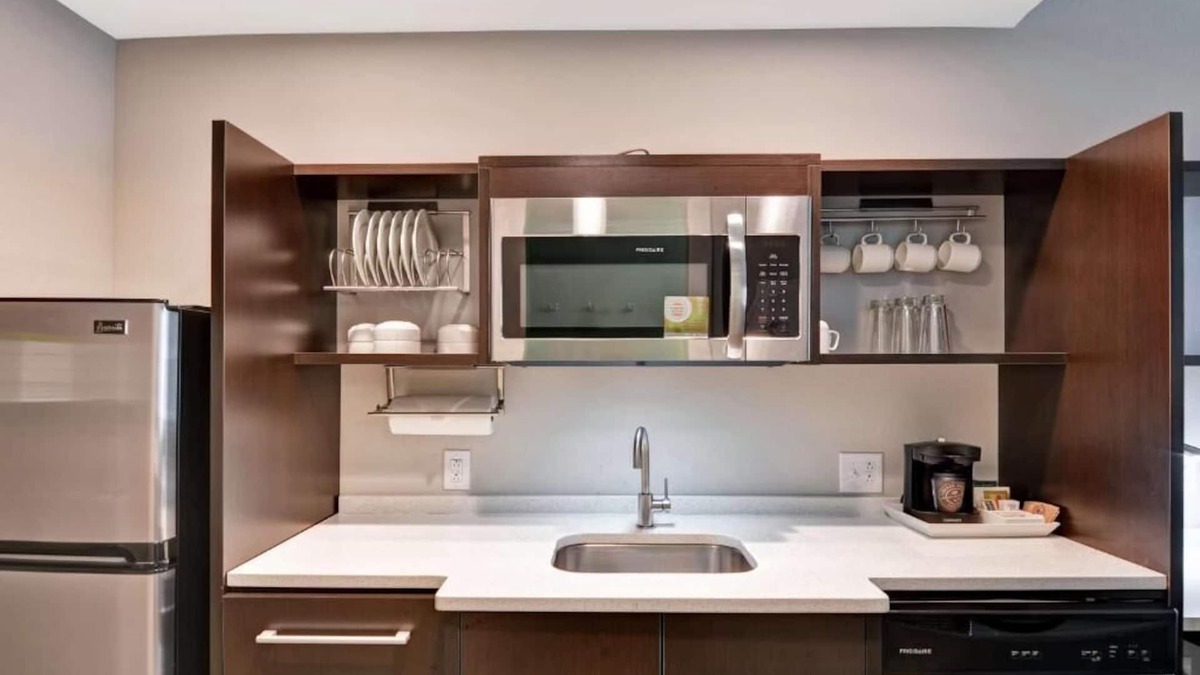 Ferry Pass Hotel | 4 Family-friendly Units! Pool, Free Parking, Short Drive to Pensacola Beach
