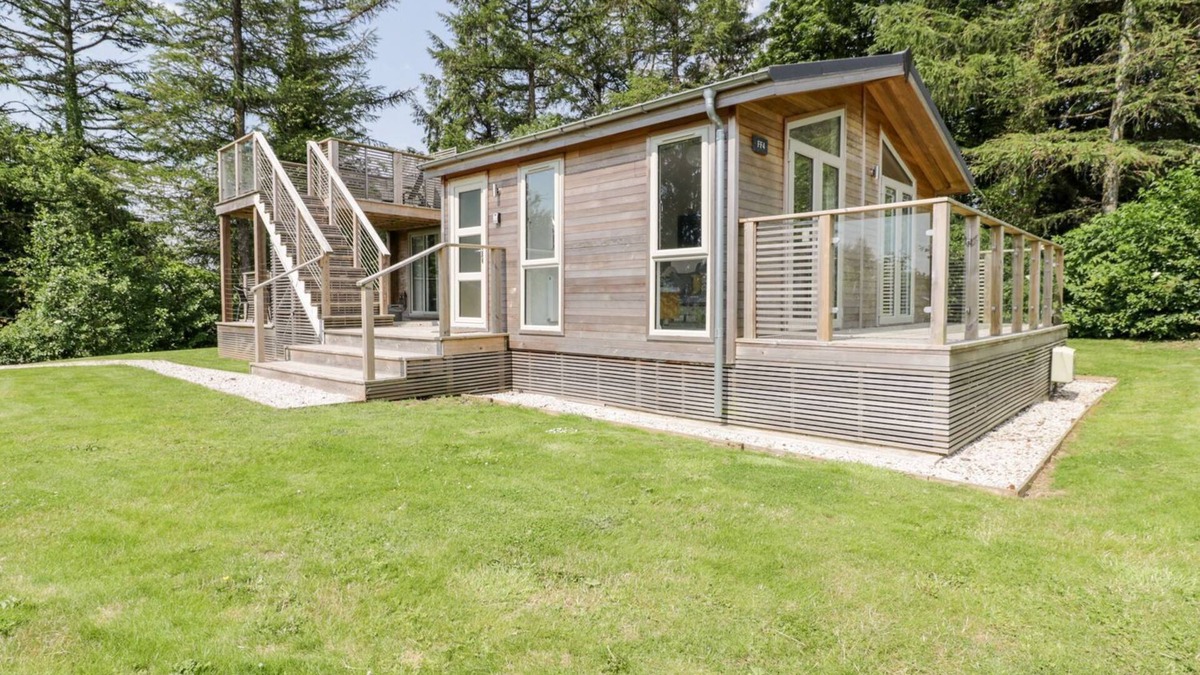 Dobwalls Cottage | 4 FARAWAY FIELDS, pet friendly, luxury holiday cottage in Dobwalls