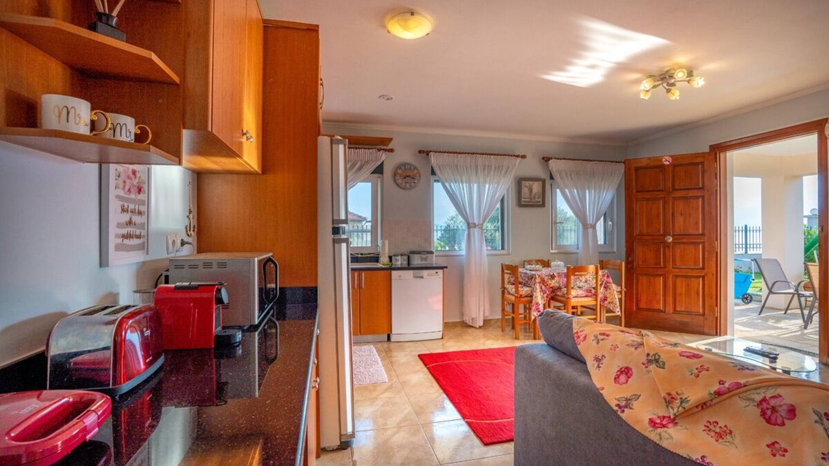 Paralia Platanou House | 4' from the sea family house in a garden with lawn and trees