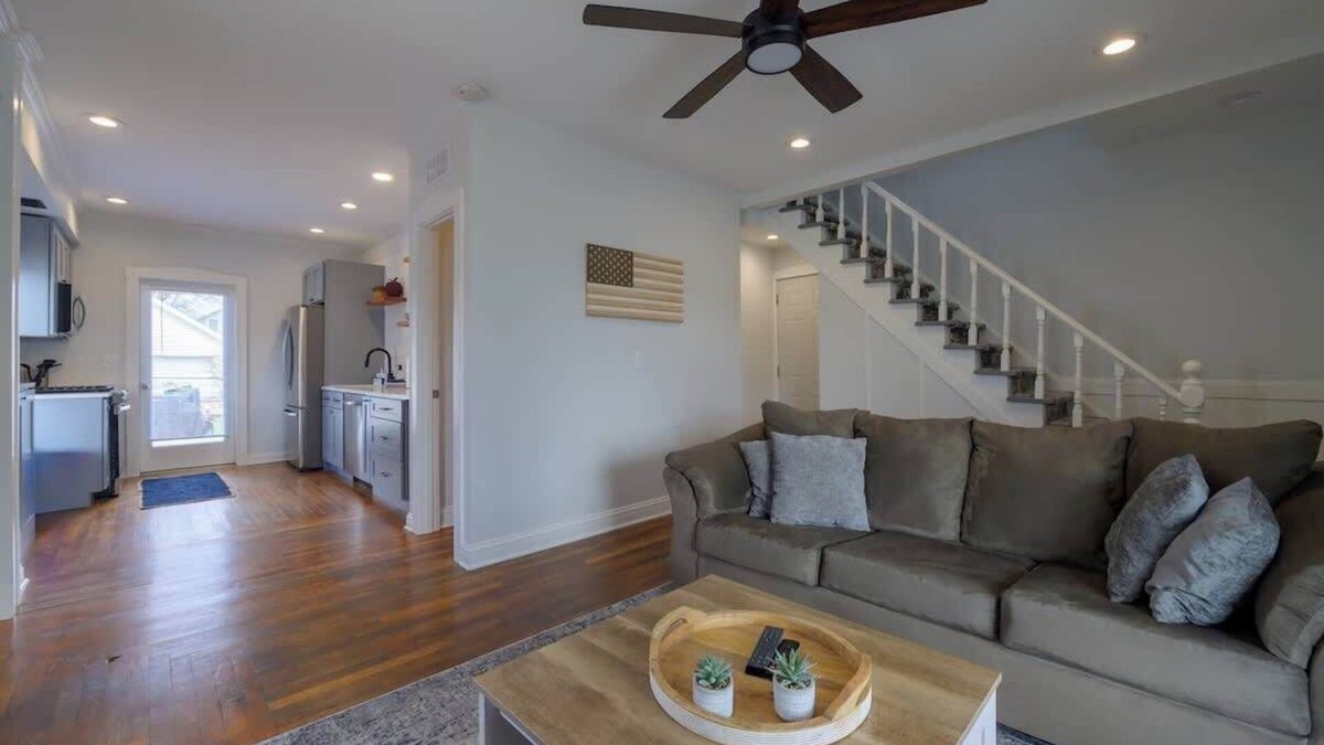 Three Oaks Apartment | 4 Guest Apt Steps to Journeyman & Downtown 3 Oaks