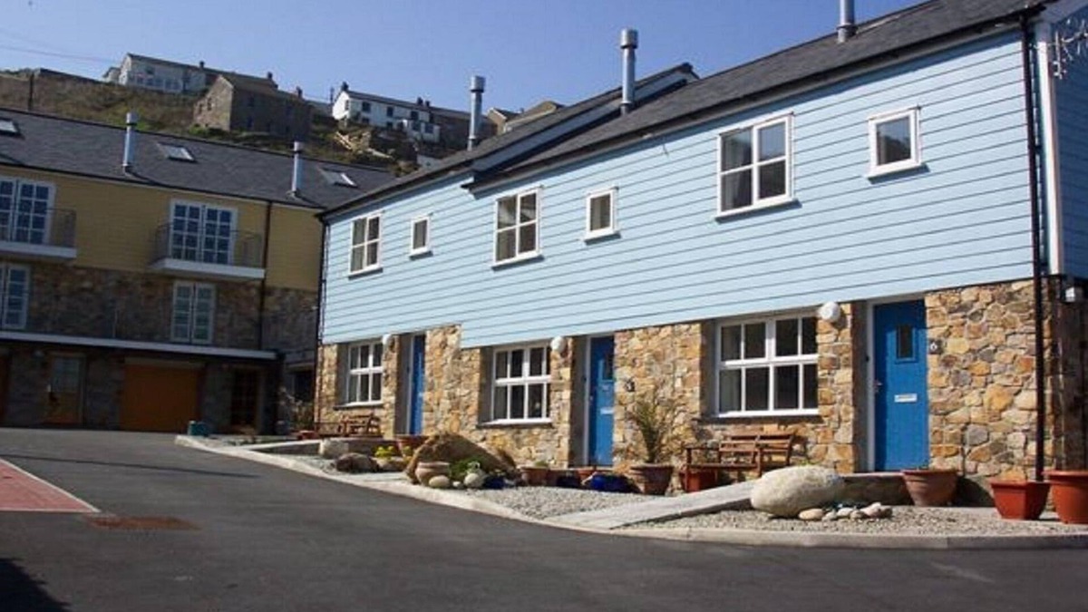 Sennen Cove Cottage | 4 Harbour Mews Sleeps 6 (3 Bedrooms)