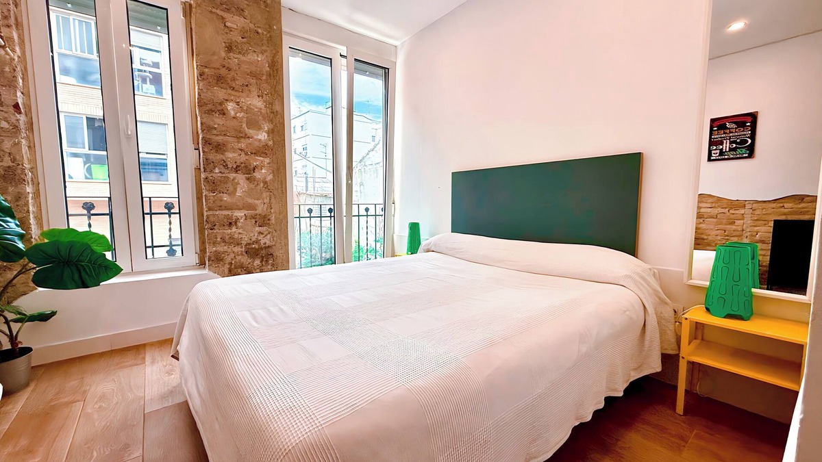 En Corts Apartment | 4 independent loft with shared swimming pool in the center of Valencia