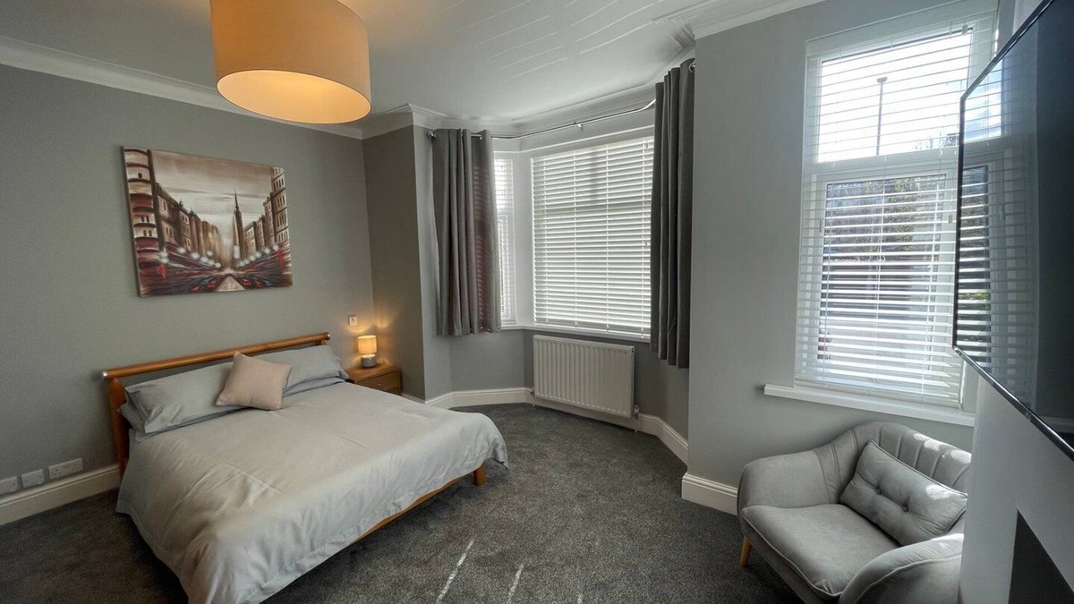 Manchester Apartment | 4 Luxury Ensuite Bedrooms, Games & Arcade Room