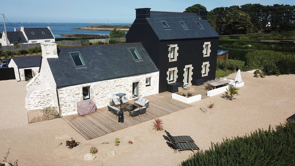Landeda House | 4* Luxury house - Wonderful Seaview - Pool - Sandbeach around the house