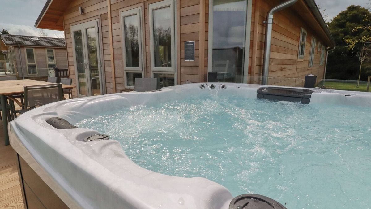 Dobwalls Cottage | 4 Meadow Retreat