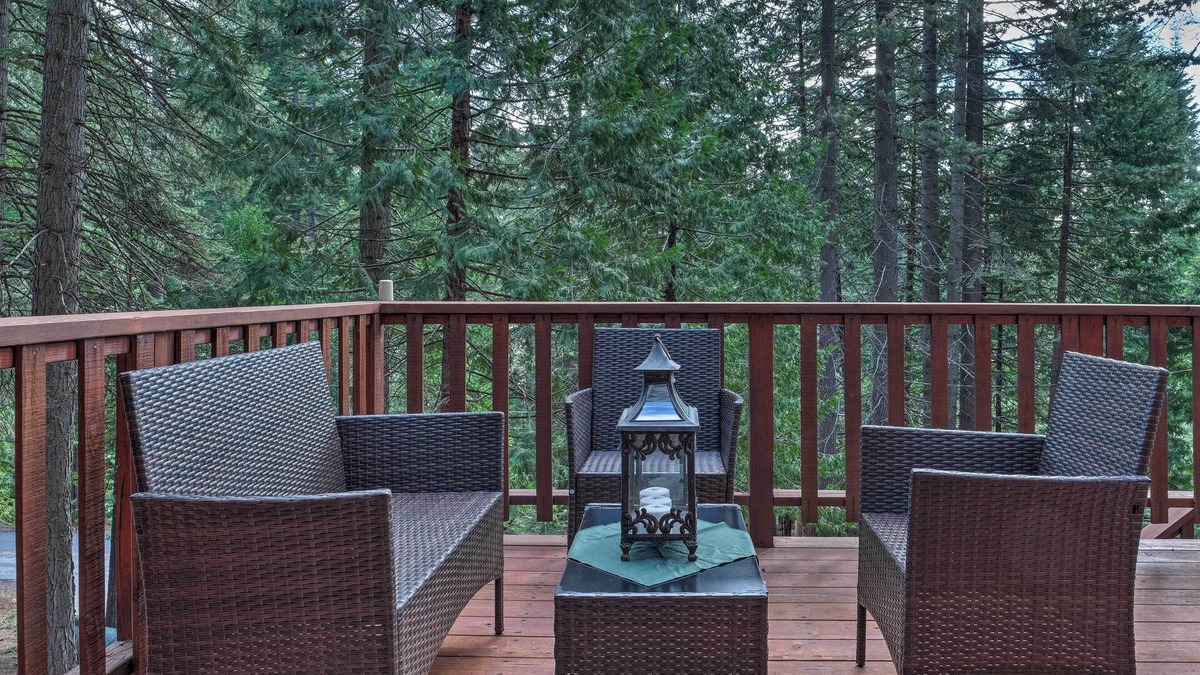 Dorrington Cabin | 4 Mi to Big Tree State Park: Serene Cabin w/Deck