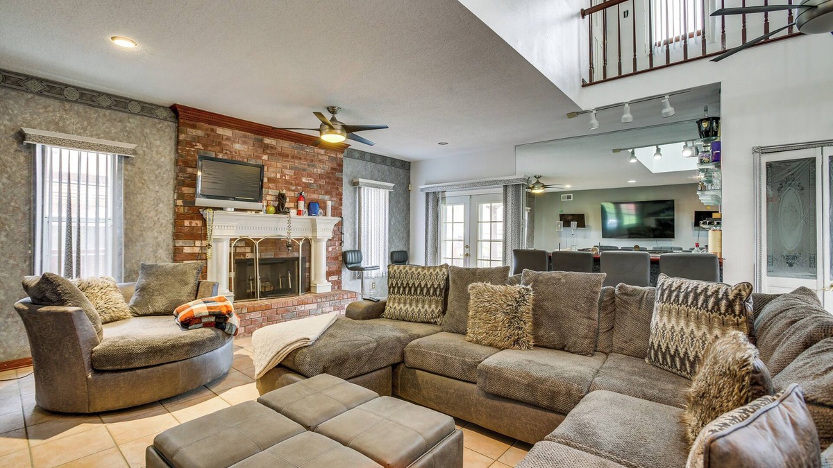Algiers House | 4 Mi to Bourbon St: Spacious Retreat w/Wet Bar!