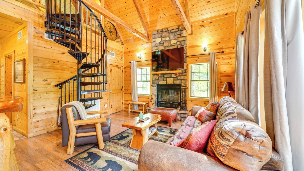 Broken Bow Cabin | 4 Mi to Broken Bow Lake: 'Wee Bear Cabin' Getaway!