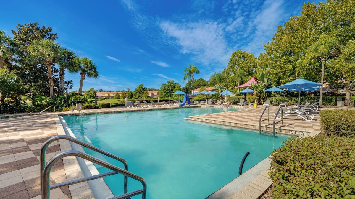 Sunset Lakes House | 4 Mi to Disney World: Townhome w/Hot Tub & Lanai!